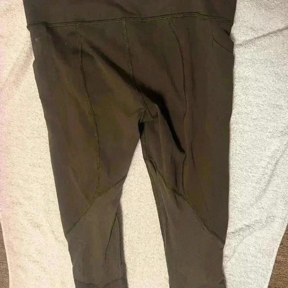 Lululemon Pace Rival Crop khaki size 6 like new - Picture 9 of 12
